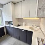 Мини-кухня, Апартаменты Современная квартира-студия в центре города