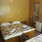 Трёхместный и более (Дом 2), Гостевой дом Просвещения 88