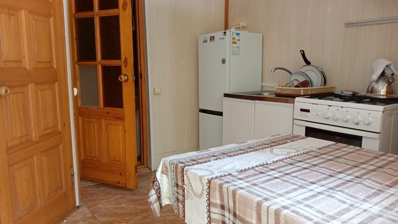 Семейный (Второй этаж квартира), Гостевой дом Просвещения 88