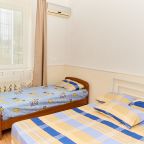 Трёхместный и более (Трехместный номер с сан.узлом,общая кухня ( 1 Двуспальная+1Односпальная)), Гостевой дом Южный Берег