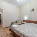 Трёхместный и более (Трехместная студия), Гостевой дом Малахит