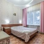 Трёхместный и более (Трехместная студия), Гостевой дом Малахит