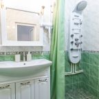 Апартаменты (Апартаменты семиместные трехкомнатные), Гостевой дом Малахит