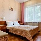 Трёхместный и более (Трехместная студия), Гостевой дом Малахит