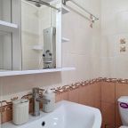 Трёхместный и более (Трехместная студия), Гостевой дом Малахит