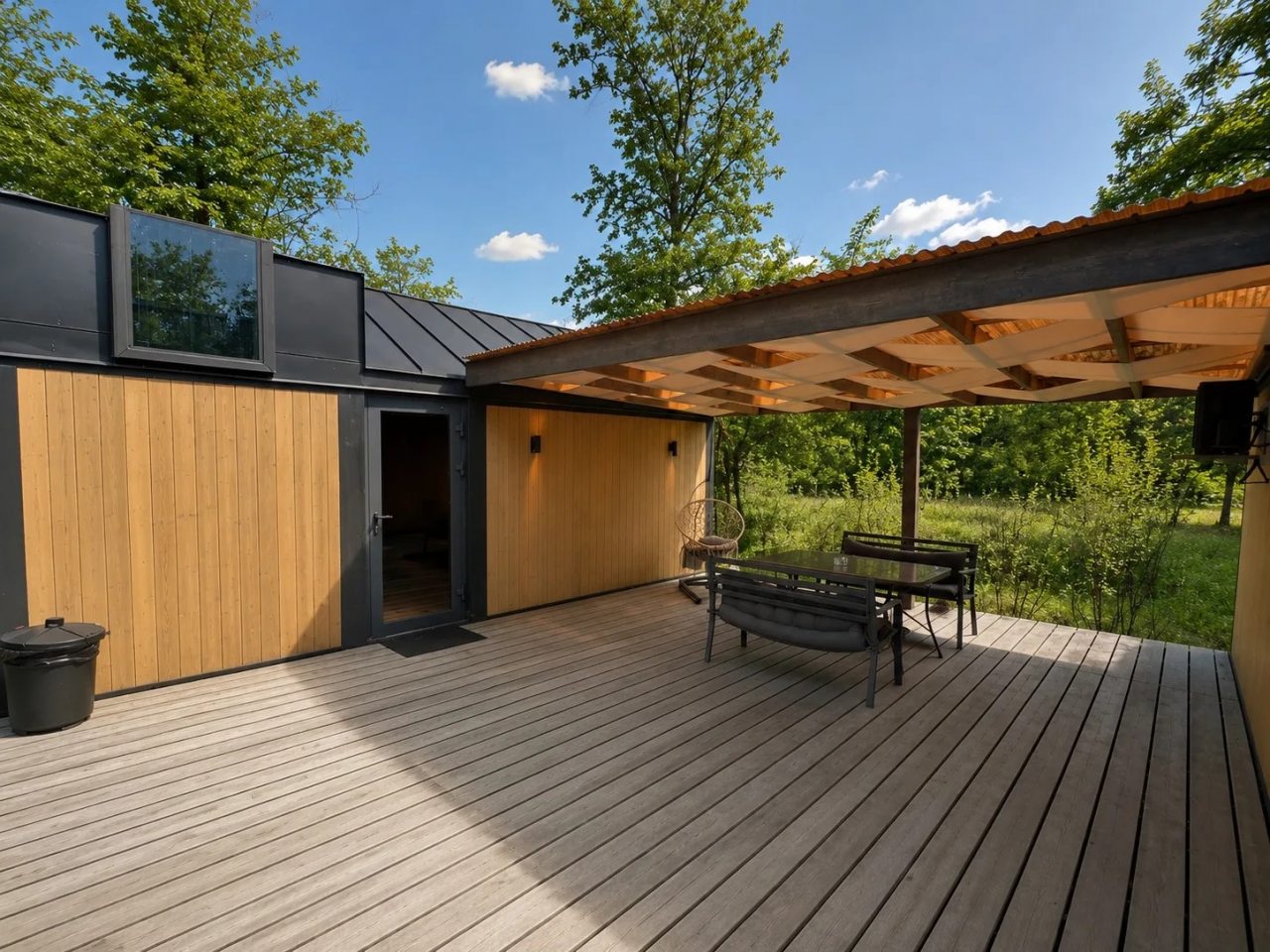 Дом (Барнхаус), Глэмпинг Три воды