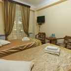 Двухместный (Номер стандарт с 2 односпальными кроватями (корпус 2)), Загородный отель Бригантина