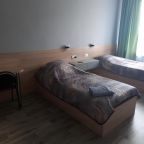 Фен и гладильная доска выдаются по запросу - бесплатно.