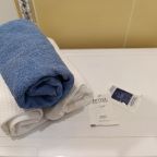 Свежие полотенчики для гостей .
Стиральная машинка.