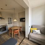 добавили раскладное кресло для вашего удобства