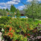 Своя ухоженная территория, Коттедж Усадьба Починки