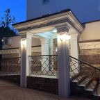 Вход на ресепшен отеля