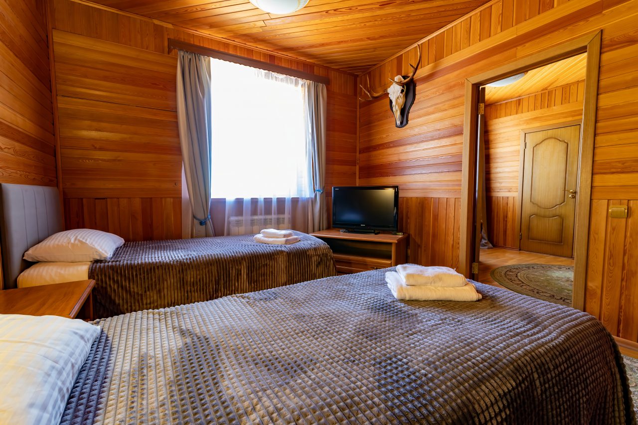 Трехместный (Улучшенный 3-местный), База отдыха БЕРЕГ МОЛОГИ