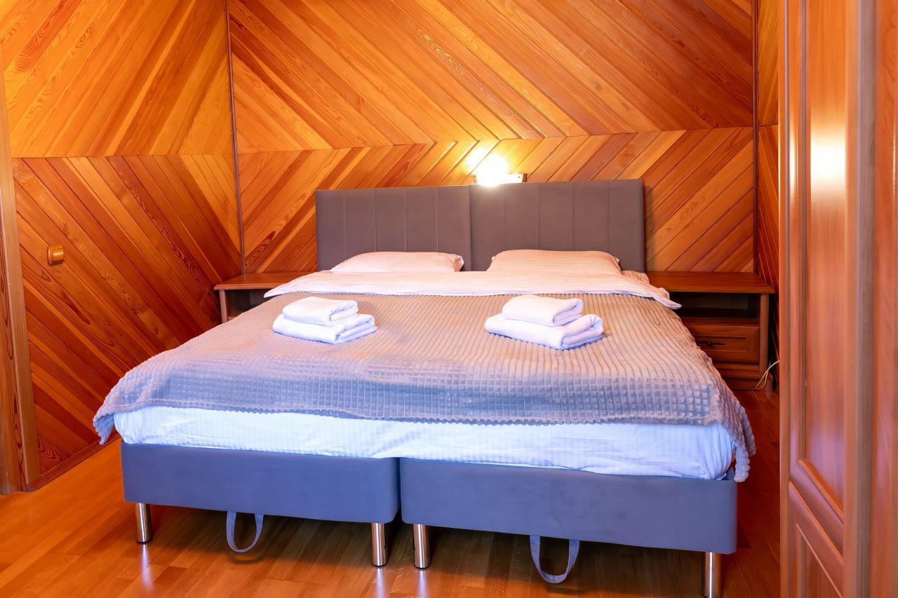 Полулюкс (Полулюкс), База отдыха БЕРЕГ МОЛОГИ