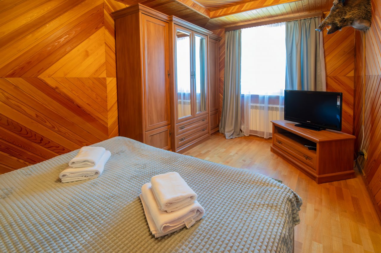 Полулюкс (Полулюкс), База отдыха БЕРЕГ МОЛОГИ