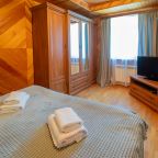 Полулюкс (Полулюкс), База отдыха БЕРЕГ МОЛОГИ