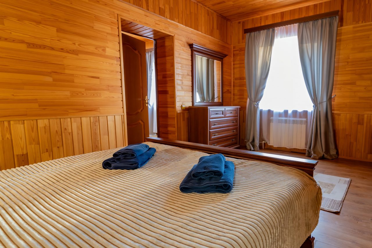 Люкс (Люкс), База отдыха БЕРЕГ МОЛОГИ