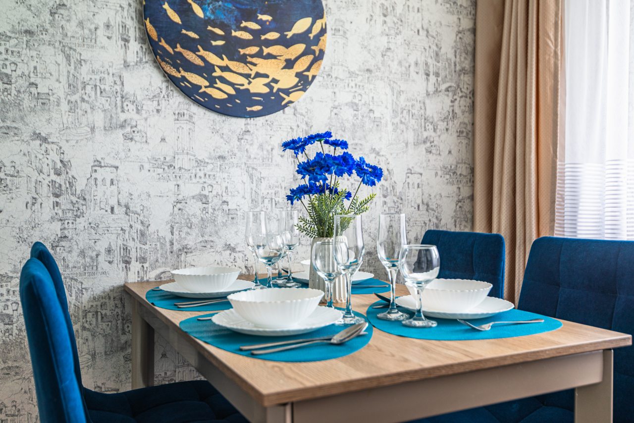 Обеденный стол