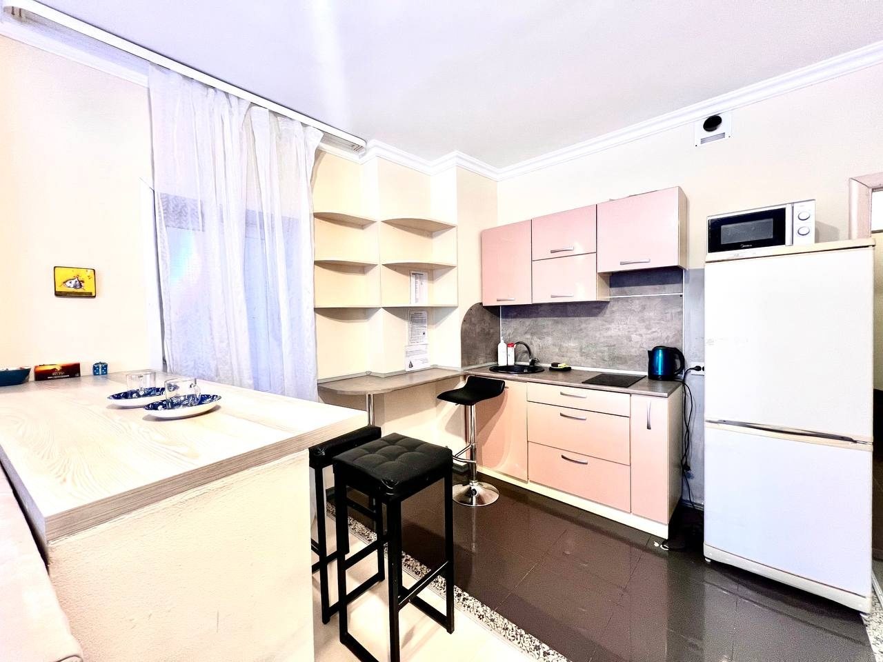 Апартаменты (СВЕТЛАЯ ПРОСТОРНАЯ СТУДИЯ), Апартаменты ВОЯЖ НА 50 ЛЕТ ВЛКСМ