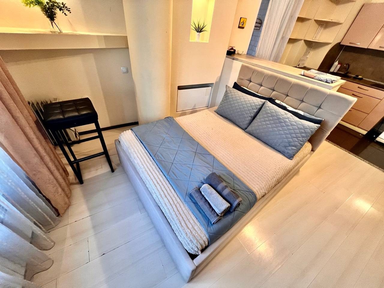 Апартаменты (СВЕТЛАЯ ПРОСТОРНАЯ СТУДИЯ), Апартаменты ВОЯЖ НА 50 ЛЕТ ВЛКСМ