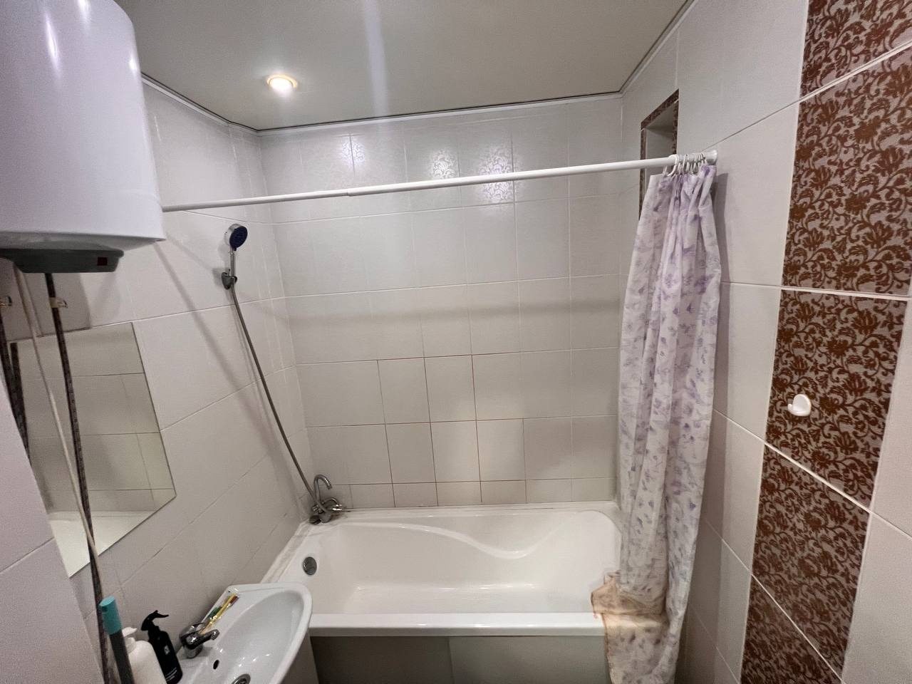 Апартаменты (СВЕТЛАЯ ПРОСТОРНАЯ СТУДИЯ), Апартаменты ВОЯЖ НА 50 ЛЕТ ВЛКСМ