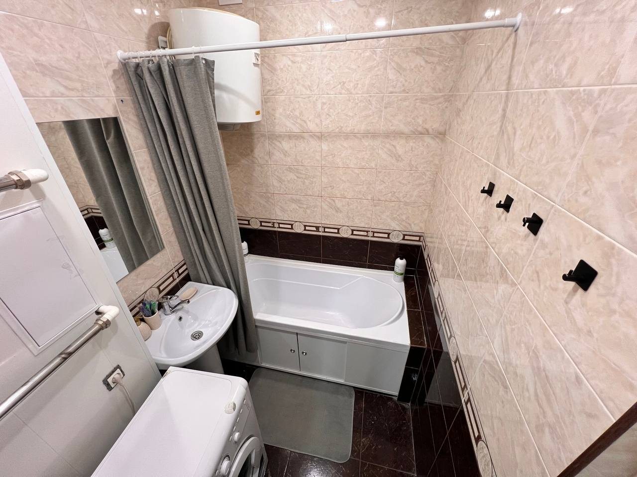 Апартаменты (ТРЕХКОМНАТНЫЕ В ЦЕНТРЕ), Апартаменты Вояж на Республике