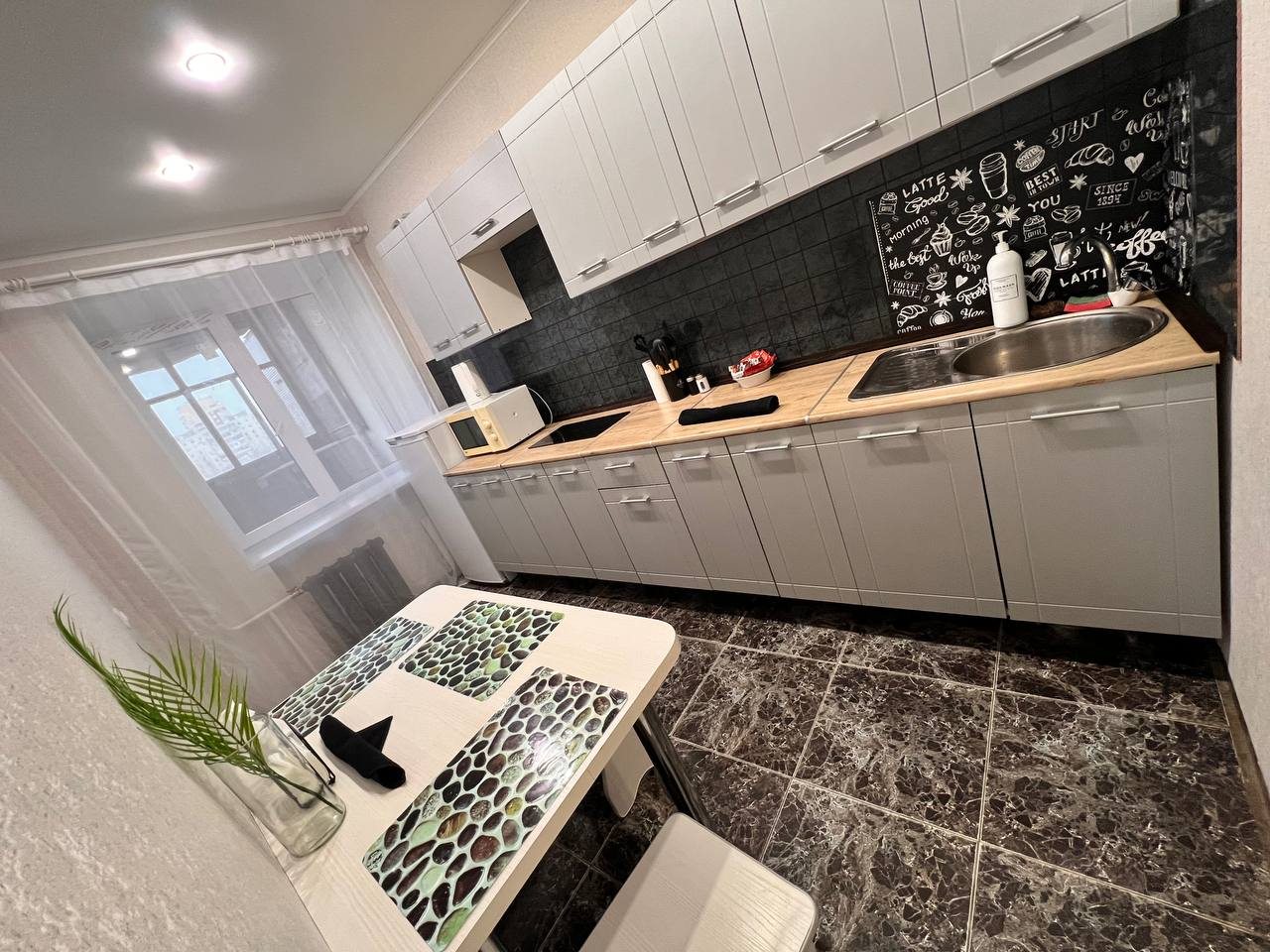 Апартаменты (ТРЕХКОМНАТНЫЕ В ЦЕНТРЕ), Апартаменты Вояж на Республике