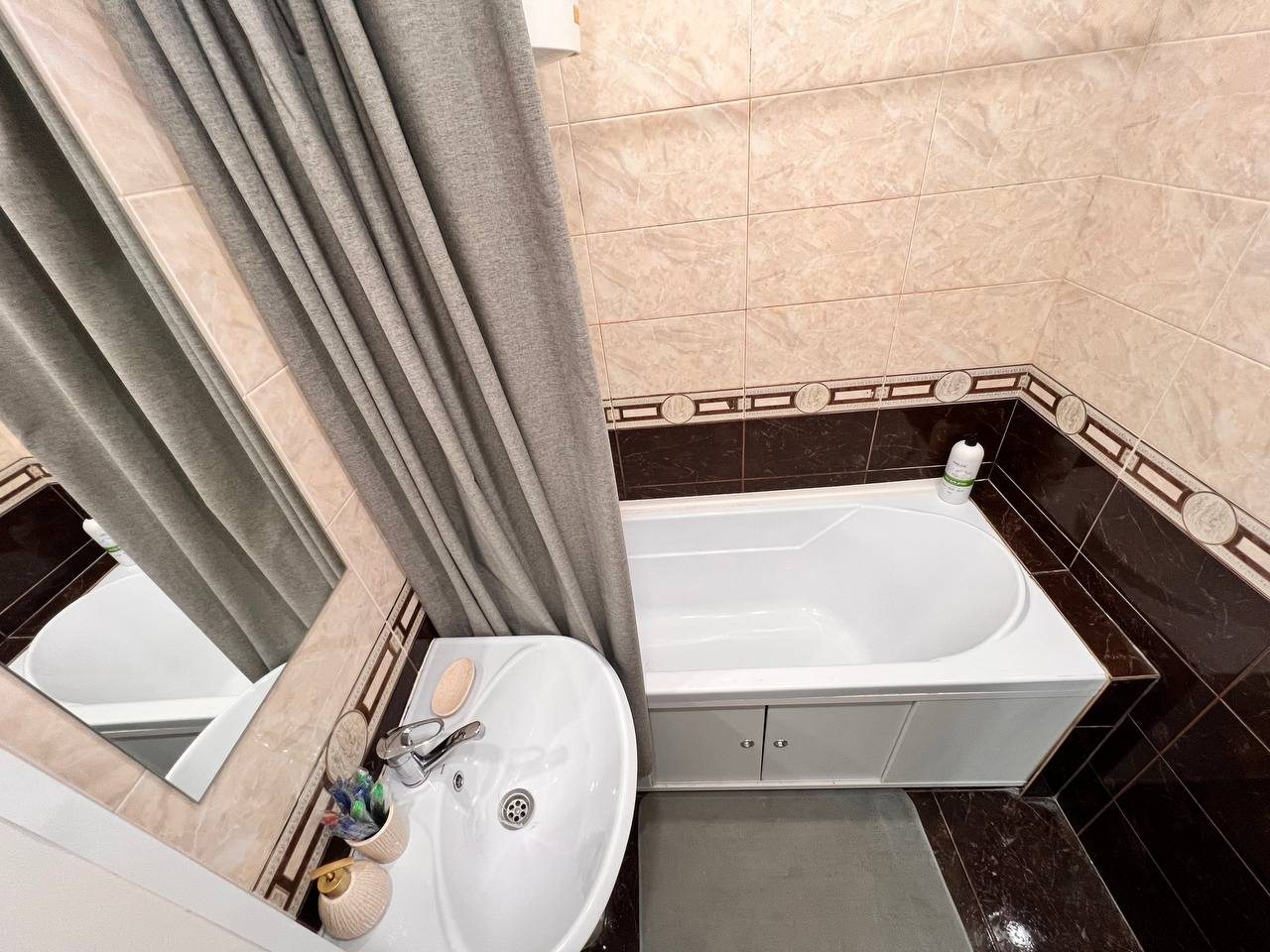 Апартаменты (ТРЕХКОМНАТНЫЕ В ЦЕНТРЕ), Апартаменты Вояж на Республике