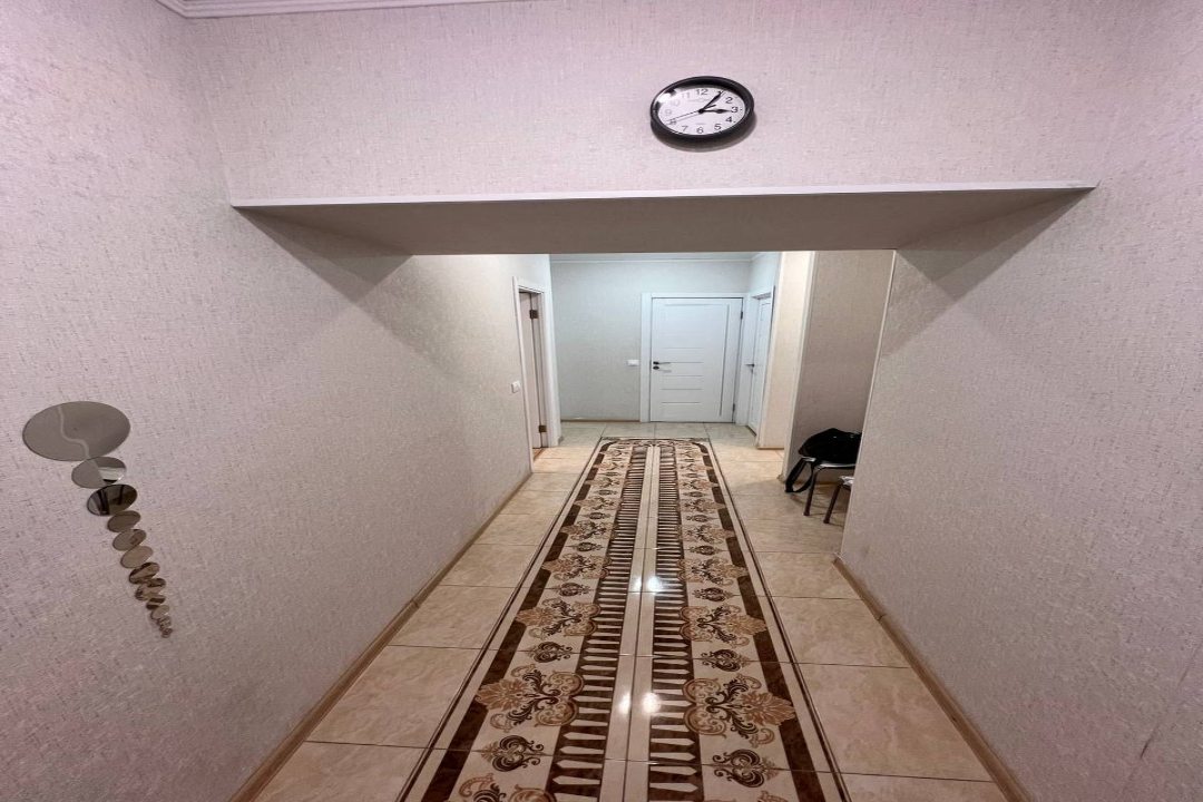 Апартаменты (ТРЕХКОМНАТНЫЕ В ЦЕНТРЕ), Апартаменты Вояж на Республике