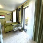 Полулюкс (Апартамент угловой Лакшери 4 места (4501) - дары морей), Апартаменты Дары Морей в Сочи