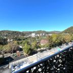 Полулюкс (Апартамент угловой Лакшери 4 места (4501) - дары морей), Апартаменты Дары Морей в Сочи