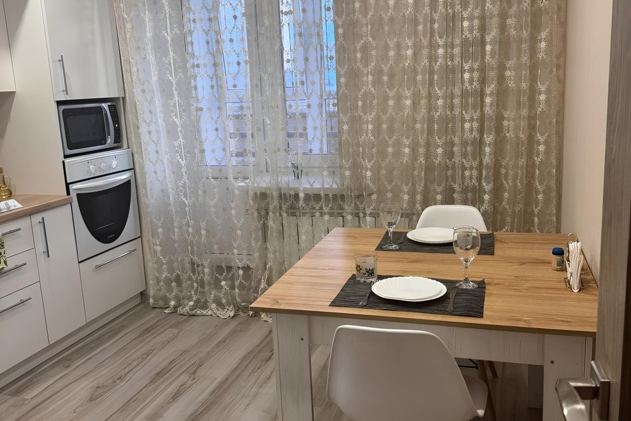 Обеденный стол.