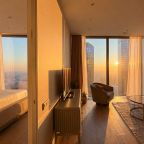 Трёхместный и более (Sky City Moscow 75 этаж! Шикарный вид на МГУ, Парк Победы, Лужники, башни и город! Дизайнерский!), Апартаменты Sky City Moscow