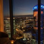 Трёхместный и более (Sky City Moscow 75 этаж! Шикарный вид на МГУ, Парк Победы, Лужники, башни и город! Дизайнерский!), Апартаменты Sky City Moscow