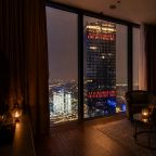 Трёхместный и более (Sky City Moscow 75 этаж! Шикарный вид на МГУ, Парк Победы, Лужники, башни и город! Дизайнерский!), Апартаменты Sky City Moscow