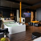 Апартаменты (Sky City Moscow Джакузи у окна на 55 этаже с подсветкой и музыкой! Закатная сторона! Редкий вид на Парк победы и город!), Апартаменты Sky City Moscow