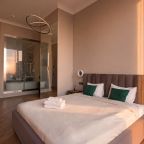 Трёхместный и более (Sky City Moscow 8Sky CIty Moscow 81 этаж! Панорамная ванна с видом на всю Москву! Самый дорогой вид в Москве! Дизайнерский интерьер!1 этаж!), Апартаменты Sky City Moscow