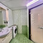 Апартаменты (ТРЕХКОМНАТНЫЕ СВЕТЛЫЕ ПРОСТОРНЫЕ), Апартаменты ВОЯЖ НА МАКСИМА ГОРЬКОГО