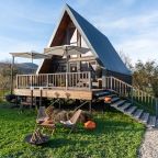 Дом (А-Фрейм на море, в окружении гор и леса), Коттедж Leo Land Glamping