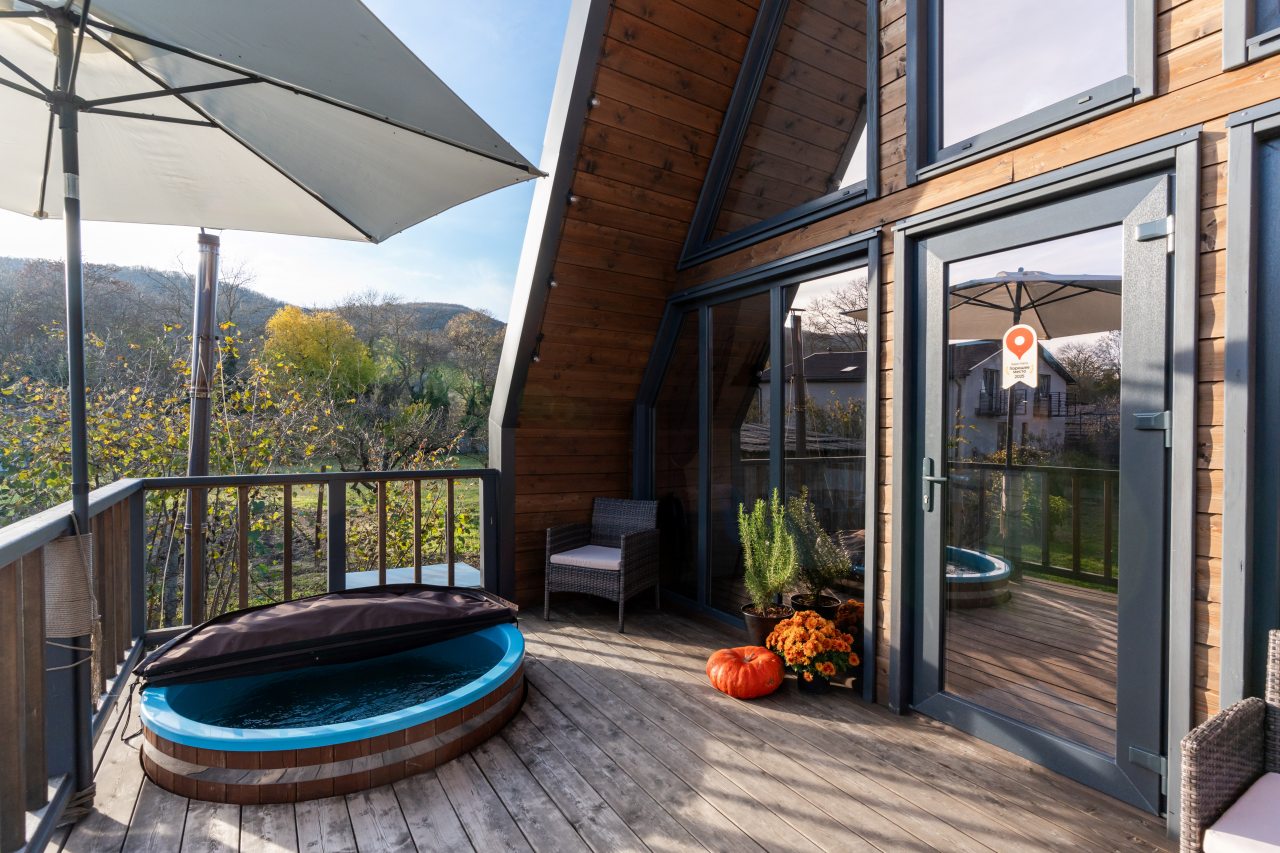 Дом (А-Фрейм на море, в окружении гор и леса), Коттедж Leo Land Glamping