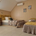 Трёхместный и более (Стандарт трехместный с видом на горы), Гостевой дом МарПоль