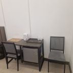 Люкс (Люкс), Отель В центре