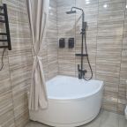 Люкс (Люкс), Отель В центре