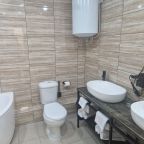 Люкс (Люкс), Отель В центре