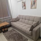 Люкс (Люкс), Отель В центре