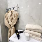 Апартаменты (Апартаменты ВыДома в центре Тюмени с живописным прудом), Апартаменты ВыДома на улице Новгородская 22
