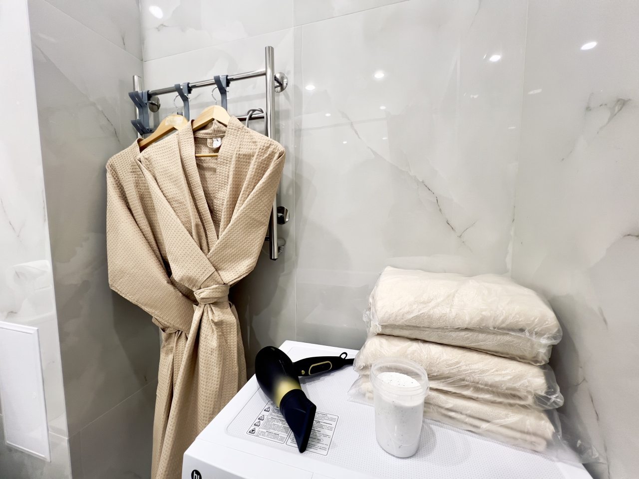 Апартаменты (Апартаменты ВыДома в центре Тюмени с живописным прудом), Апартаменты ВыДома на улице Новгородская 22
