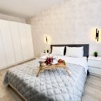 Кровать king-size с ортопедическим матрасом