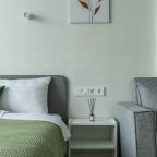 Уютный и светлый номер с видом на лес