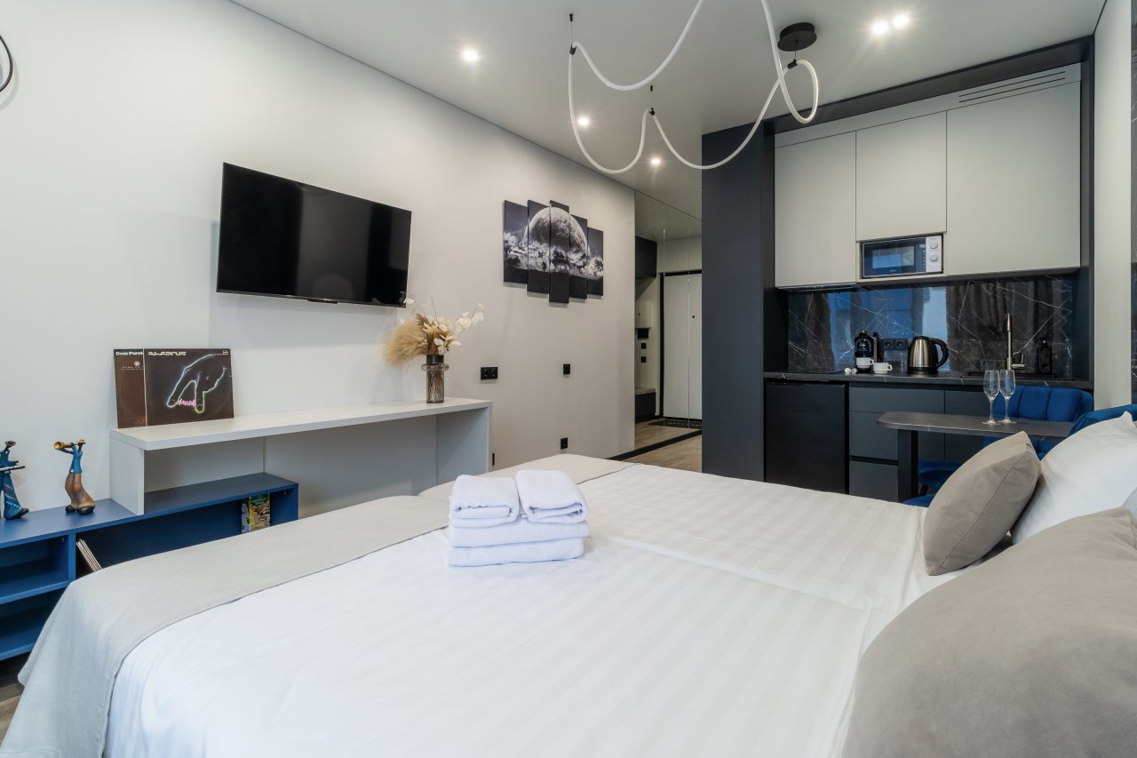 Студио (Azzurro с виниловым проигрывателем), Апартаменты Nort на Родионова